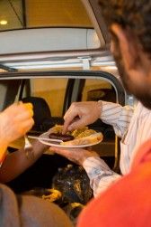 Programul social “Diaconia săraci și pribegi” continuă în parohia Pescara