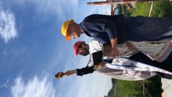 Rugăciune  la așezarea Sfintei Cruci pe acoperișul bisericii nou zidite la Pescara