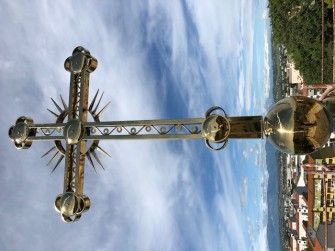 Rugăciune  la așezarea Sfintei Cruci pe acoperișul bisericii nou zidite la Pescara