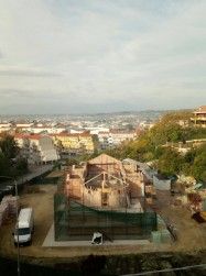 Construcția acoperișului bisericii și școlii parohiale din Pescara